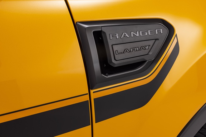 Ford Ranger màu cam rực rỡ 7