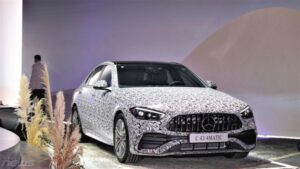 Cận cảnh xe hiệu năng cao Mercedes-AMG C43 4Matic đầu tiên lắp ráp tại Việt Nam