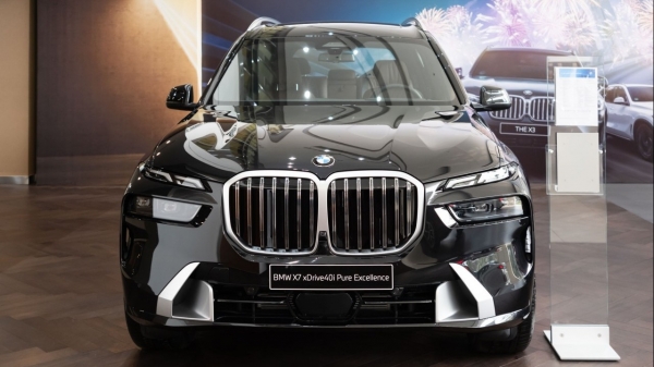 Cận cảnh BMW X7 2023 có mặt tại đại lý