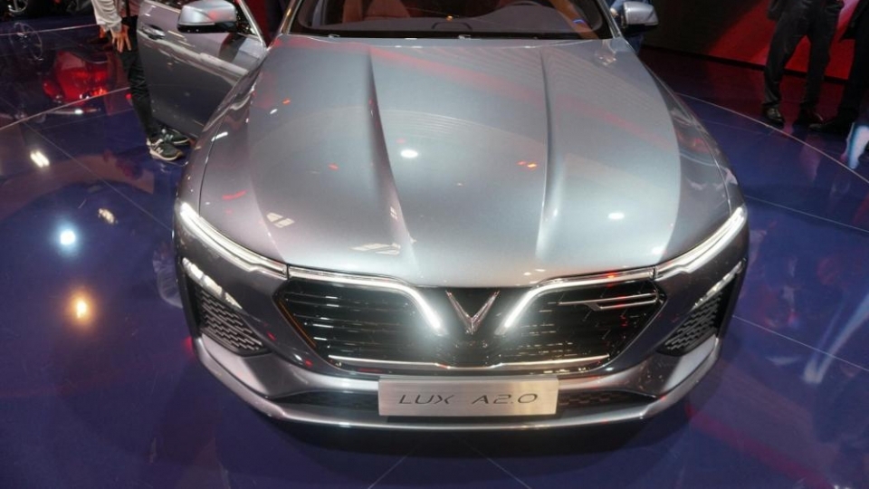 Giá xe Vinfast Lux A2.0 khiến thị trường xe sedan dưới 1 tỷ sôi động