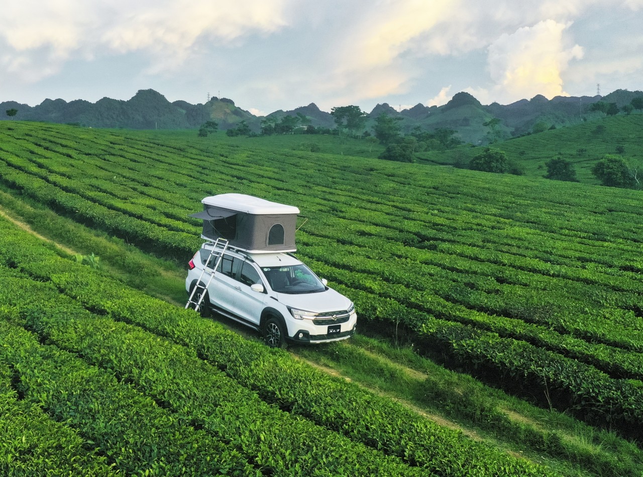 Suzuki XL7 có sẵn thanh giá nóc tiện lợi, đặc biệt thích hợp cho những gia đình ưa thích dịch chuyển, du lịch