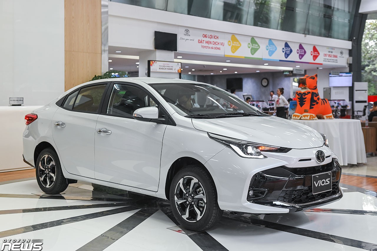 Cận cảnh Toyota Vios G 2023: Thêm tính năng an toàn hiện đại và lẫy chuyển số