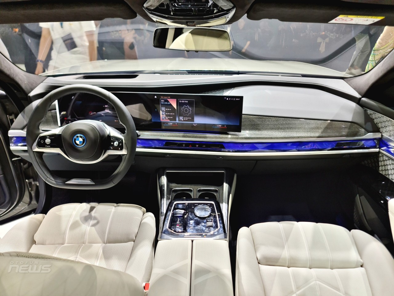 Giá niêm yết 7,199 tỷ, giá lăn bánh xe điện BMW i7 sẽ là bao nhiêu?