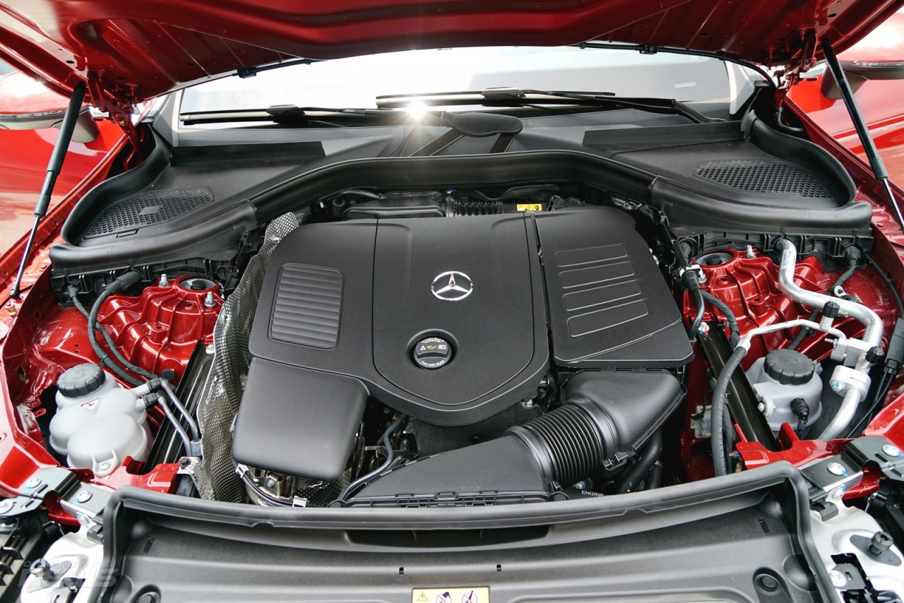 Cận cảnh Mercedes-Benz GLC 300 4MATIC giá 2,8 tỷ đồng