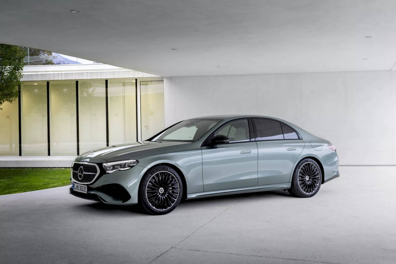 Cận cảnh Mercedes-Benz E-Class 2024 thế hệ mới ra mắt