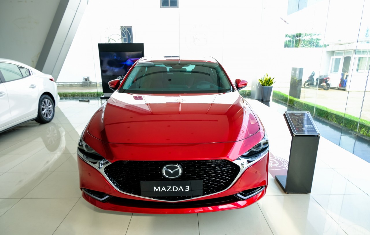 Loạt xe Mazda giảm giá mạnh trước thềm năm mới