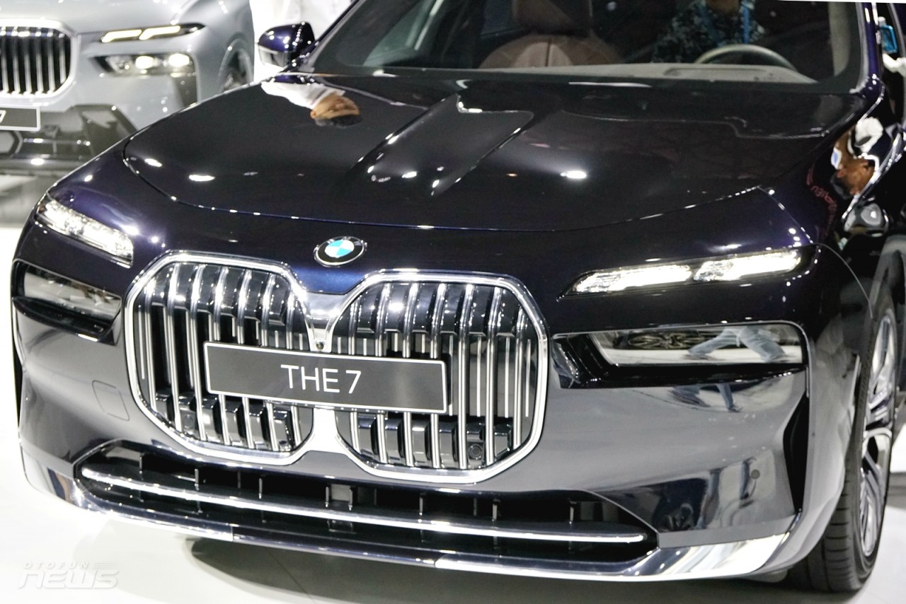 Cận cảnh BMW 7 Series 2023 giá từ 5,199 tỷ đồng tại Việt Nam