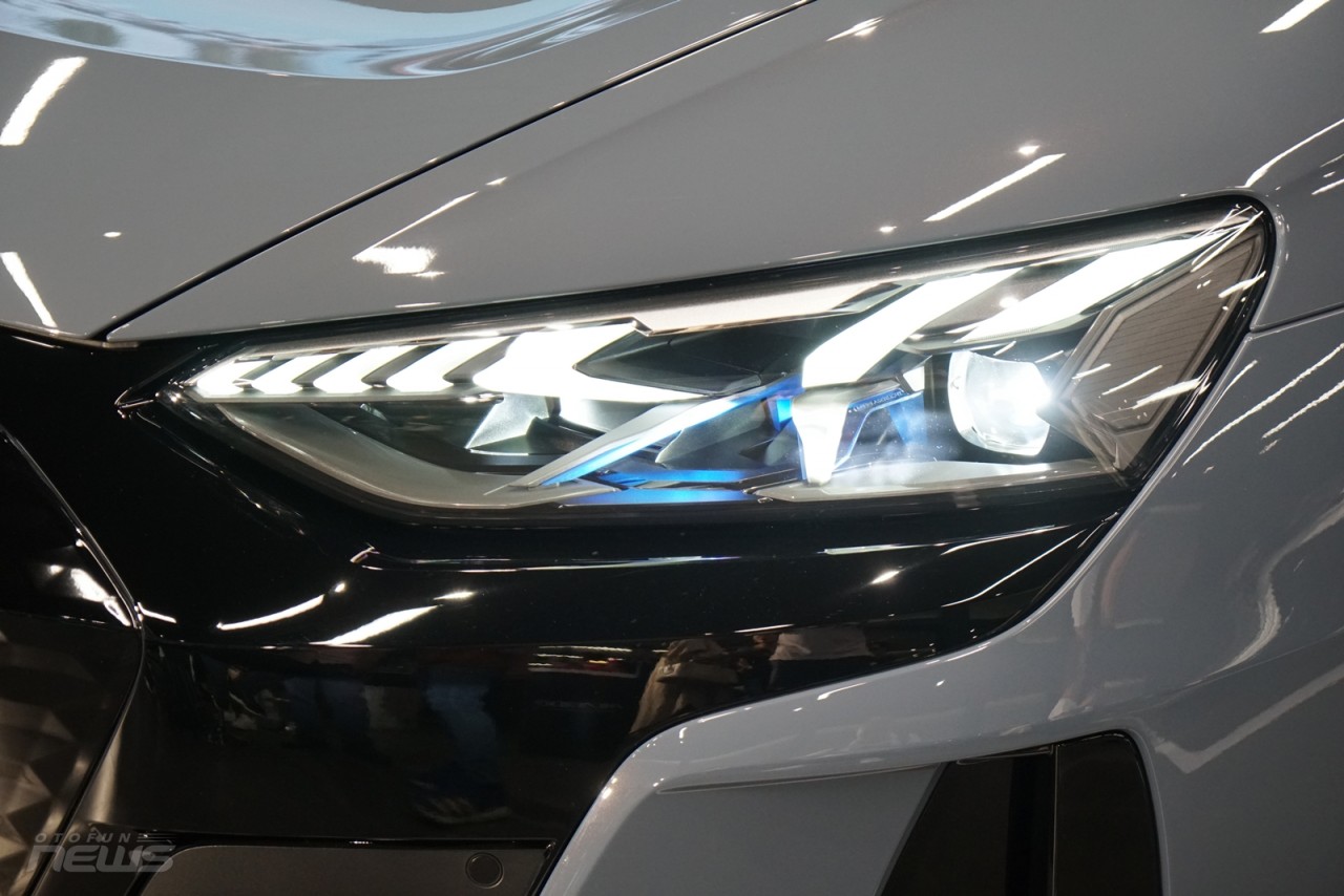 Cận cảnh xe thể thao điện Audi RS e tron GT, giá 5,9 tỷ đồng