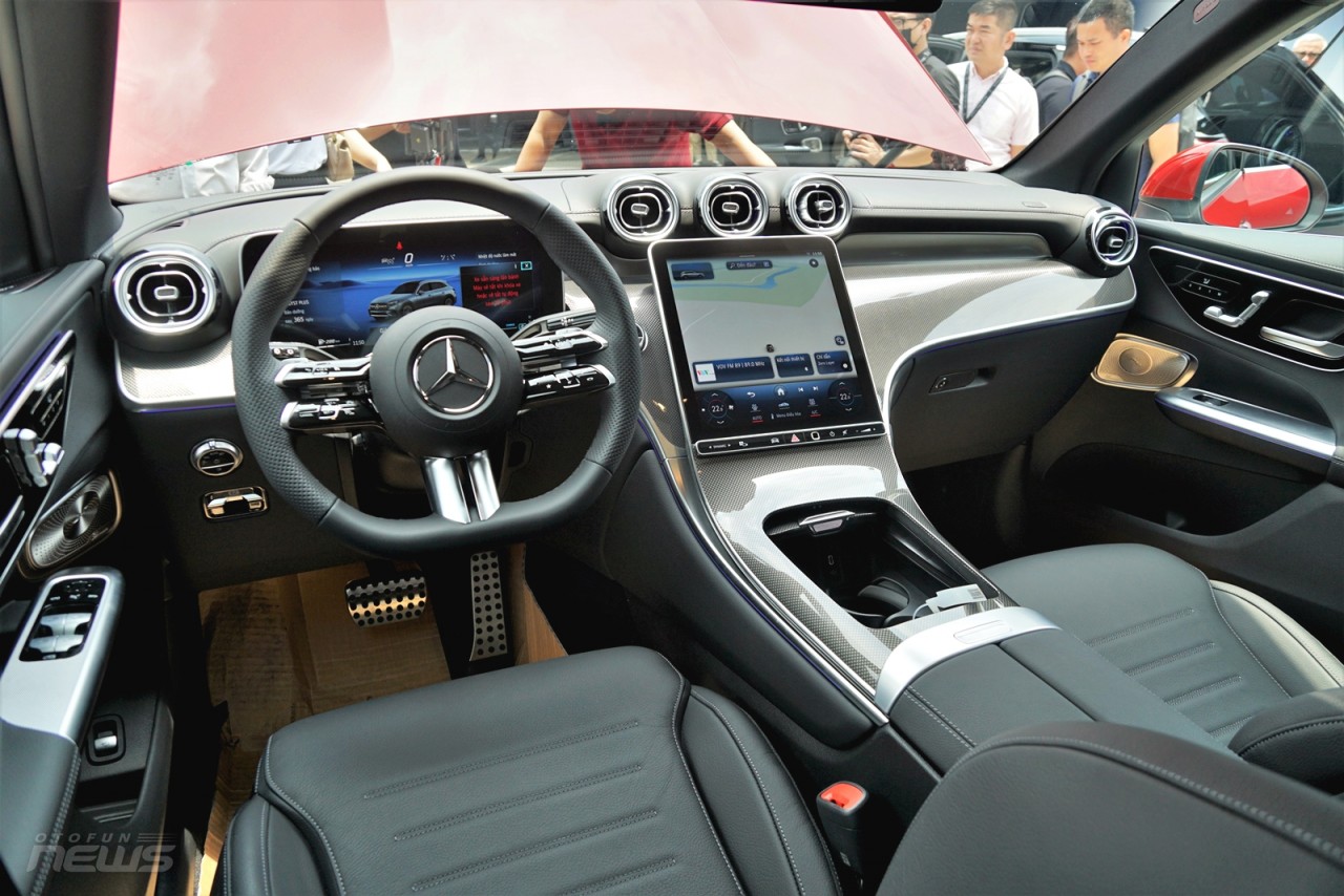 Cận cảnh Mercedes-Benz GLC 300 4MATIC giá 2,8 tỷ đồng
