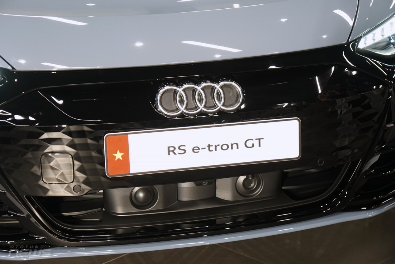 Cận cảnh xe thể thao điện Audi RS e tron GT, giá 5,9 tỷ đồng