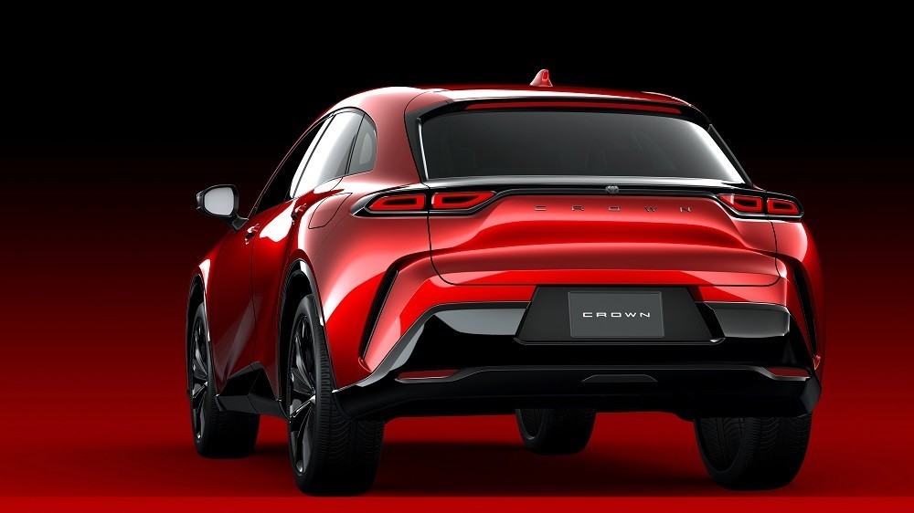 Toyota Crown Sport 2024 lộ diện, kiểu dáng như siêu xe Ferrari