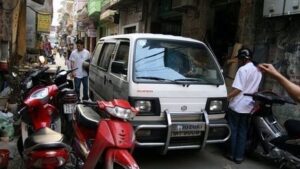 Tự sự của lái xe lần đầu đối mặt với giao thông Hà Nội