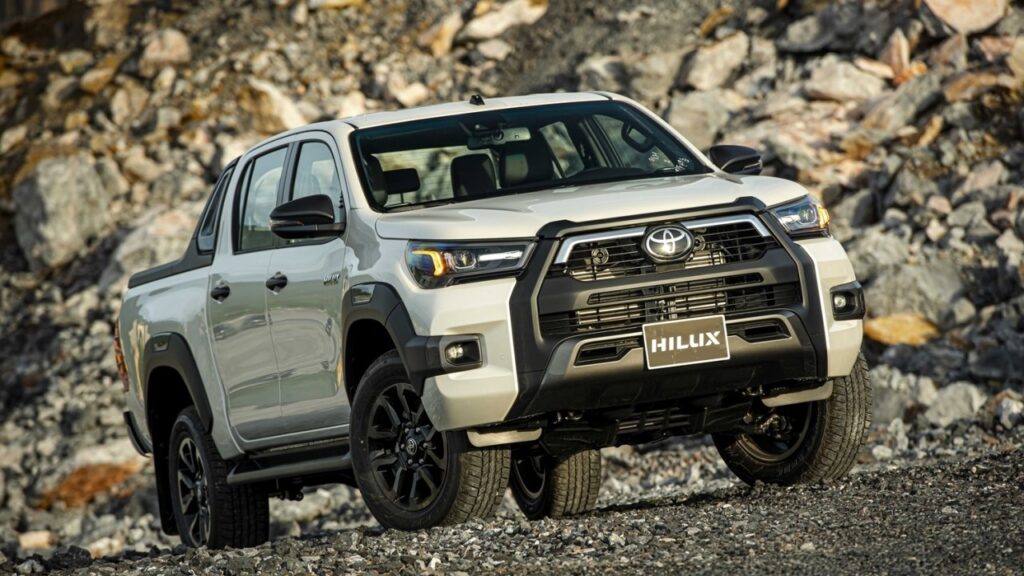 Chi tiết phiên bản Toyota Hilux cao cấp nhất giá 913-921 triệu đồng