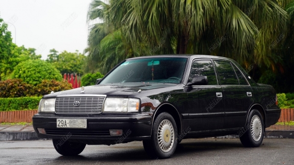 Gần 30 năm tuổi, “xe chủ tịch” Toyota Crown 1996 còn lại gì?