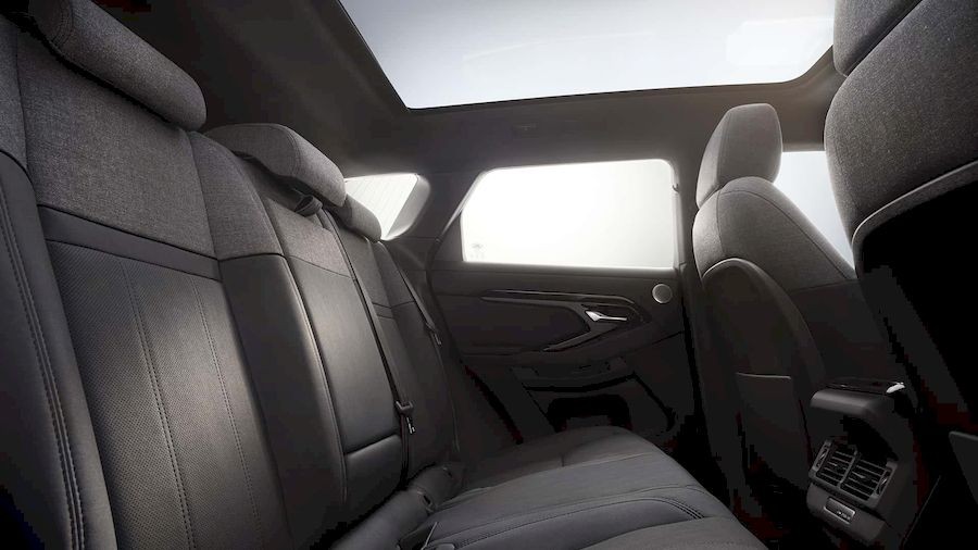 Cận cảnh Range Rover Evoque 2024 với nội thất mới