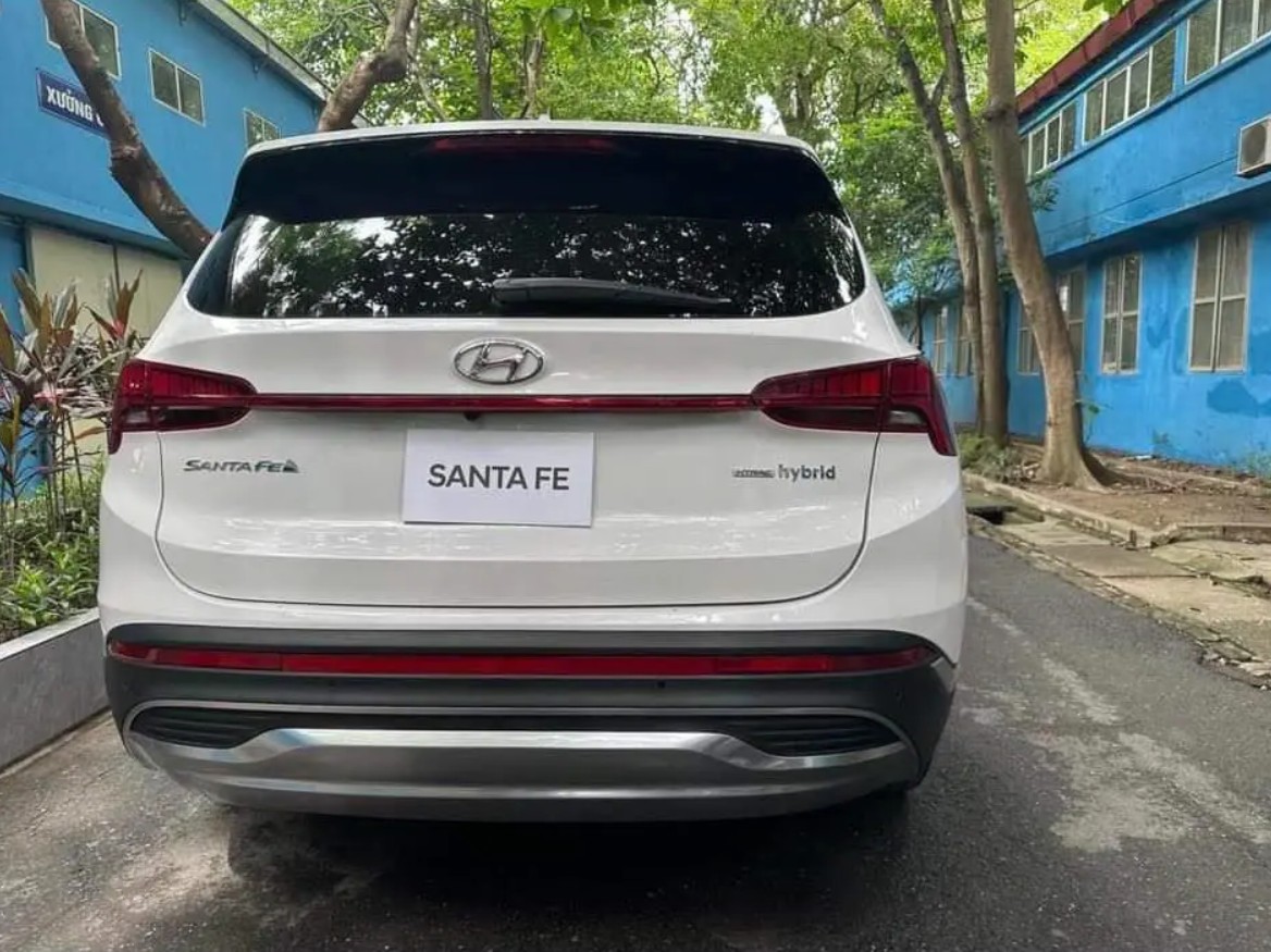 Hyundai Santa Fe hybrid tiếp tục lộ ảnh tại Việt Nam