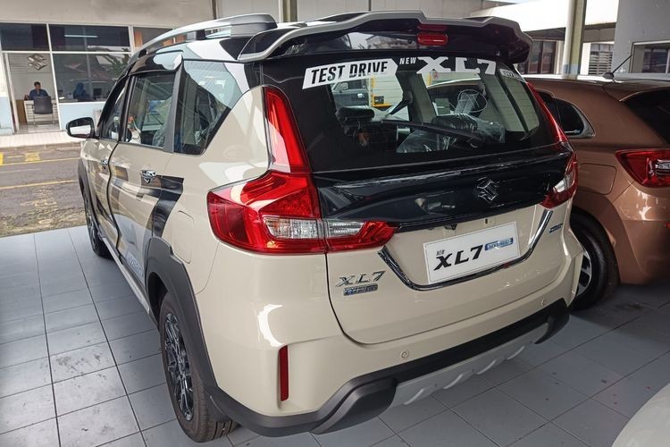 Suzuki XL7 hybrid xuất hiện tại đại lý Indonesia, chuẩn bị ra mắt