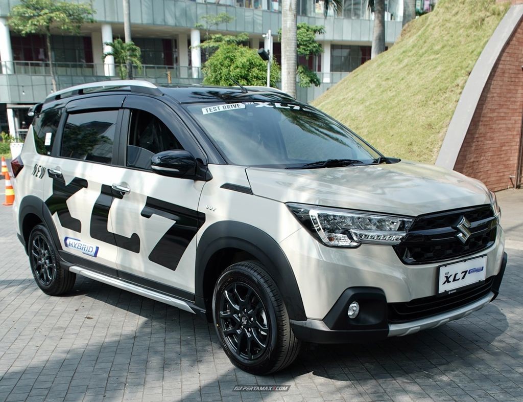 Chi tiết Suzuki XL7 Hybrid 2023 vừa ra mắt