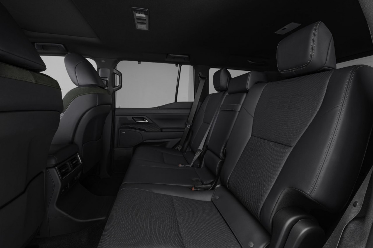 Lexus GX thế hệ mới ra mắt sở hữu khả năng đi địa hình ấn tượng
