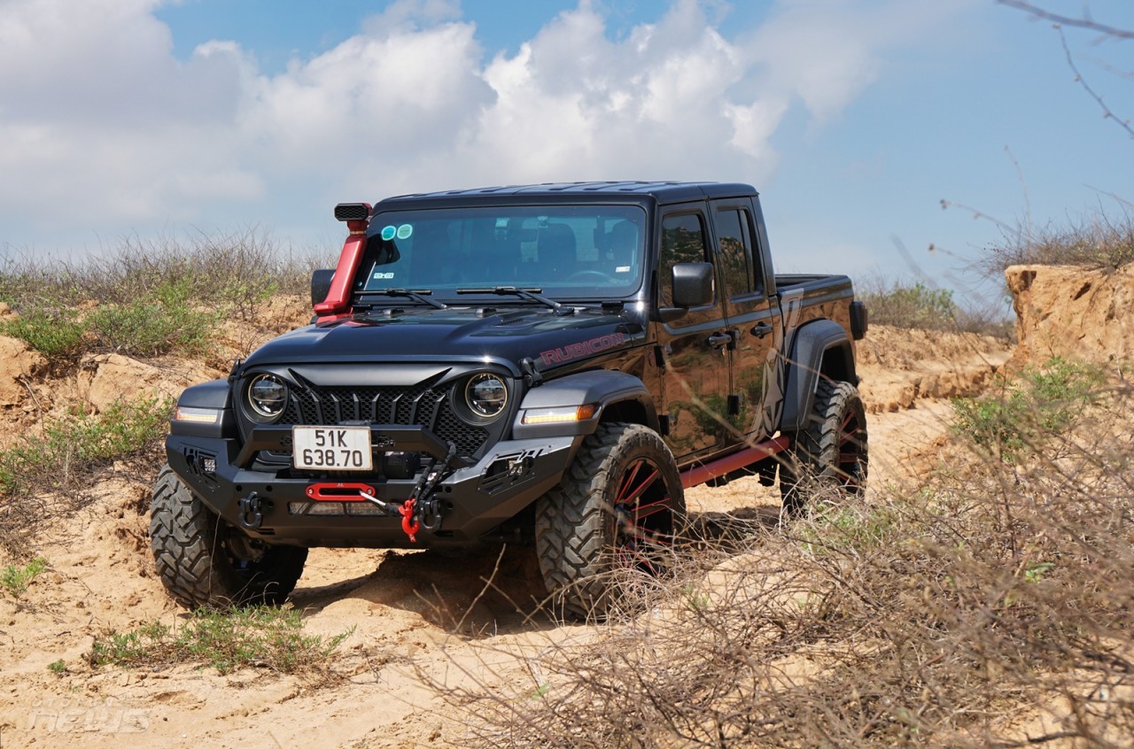 Jeep Gladiator 2023: Mẫu bán tải không dành cho số đông