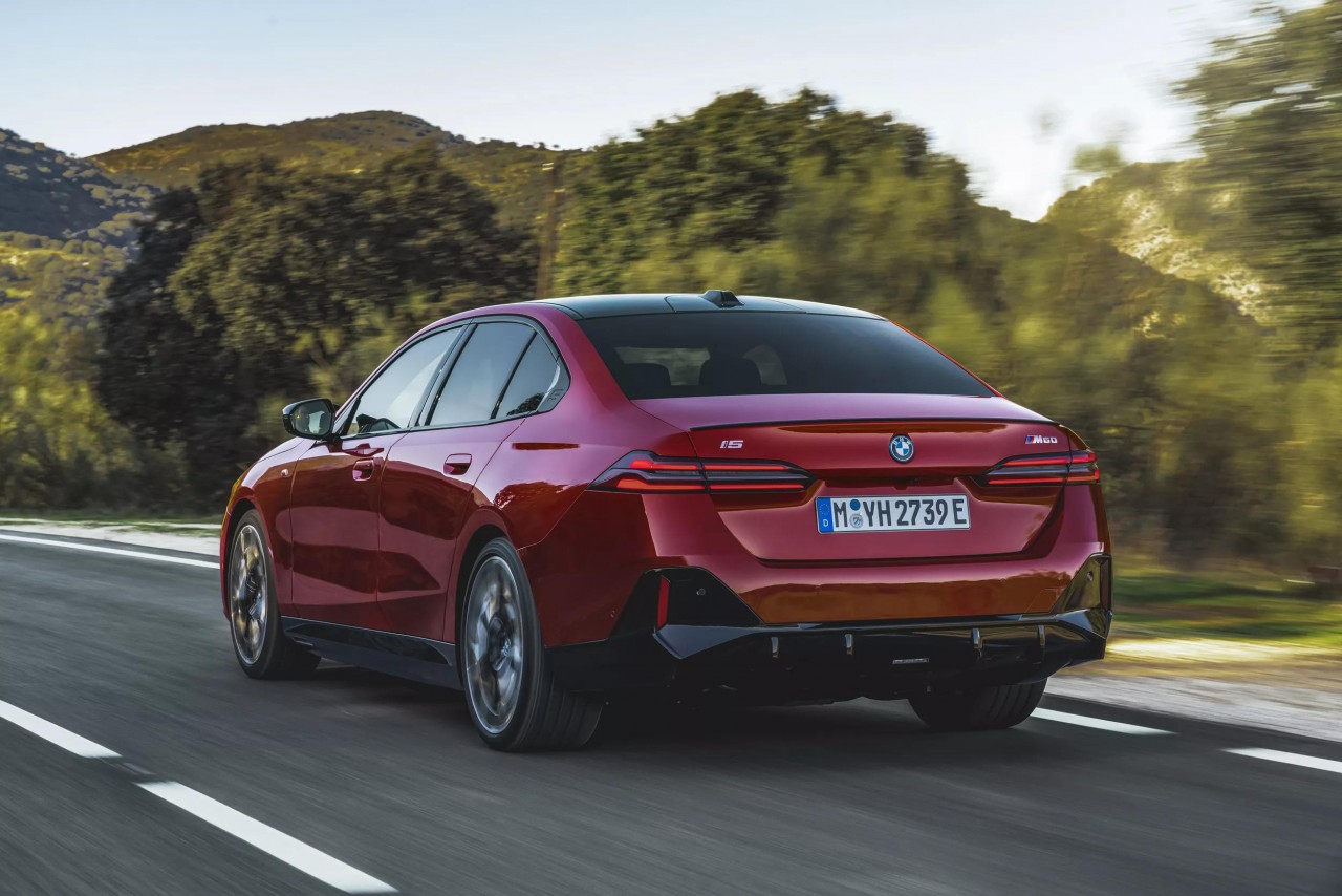 BMW 5-Series 2024: Đột phá về công nghệ