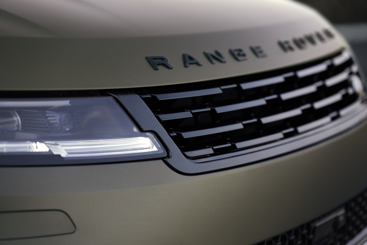 Ra mắt Range Rover Sport SV mạnh tới 626 mã lực