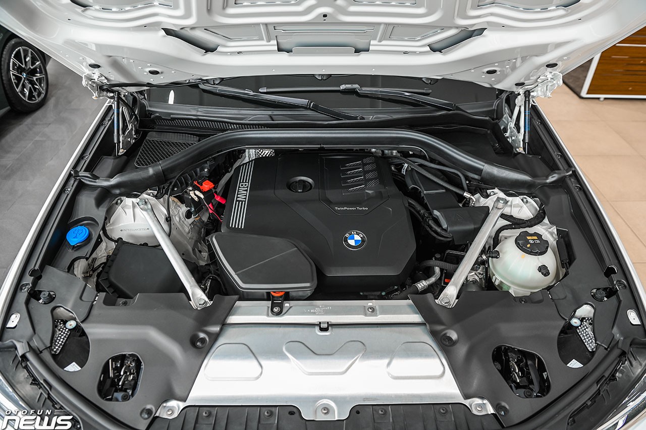 Hình chi tiết BMW X3 lắp ráp giá 1,989 tỷ đồng tại đại lý