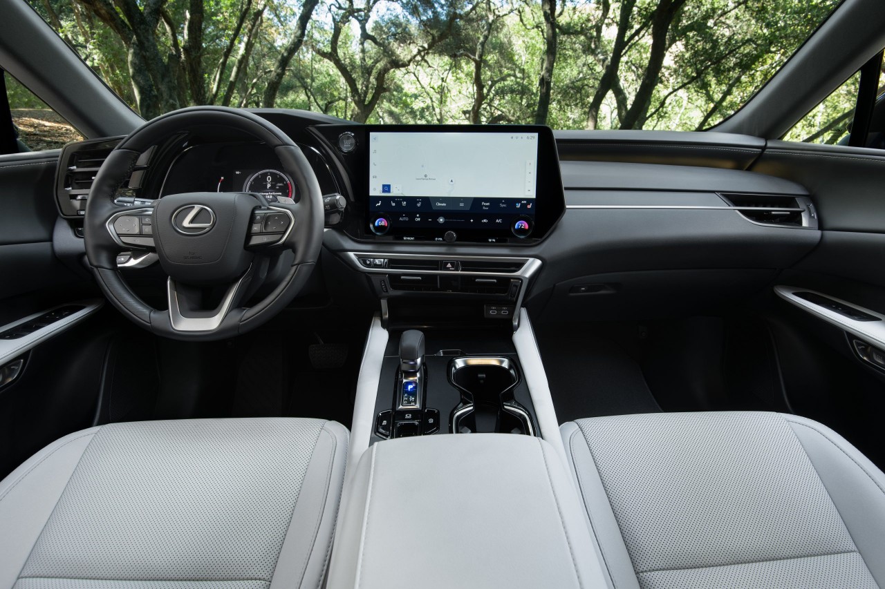 Lexus RX 2023 ra mắt, giá từ 3,4 tỷ đồng